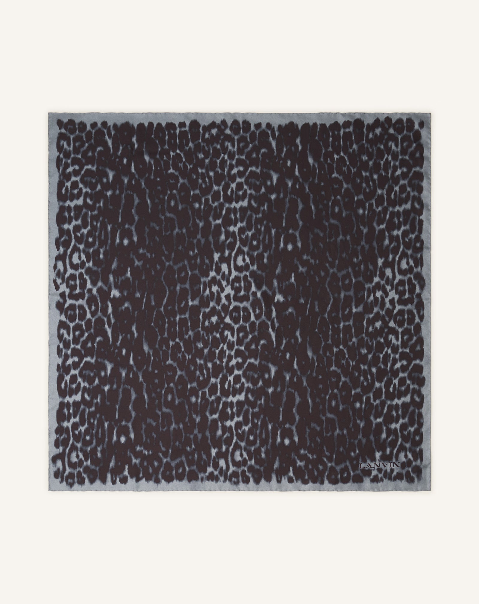 CARRÉ EN SOIE IMPRIMÉ LÉOPARD
