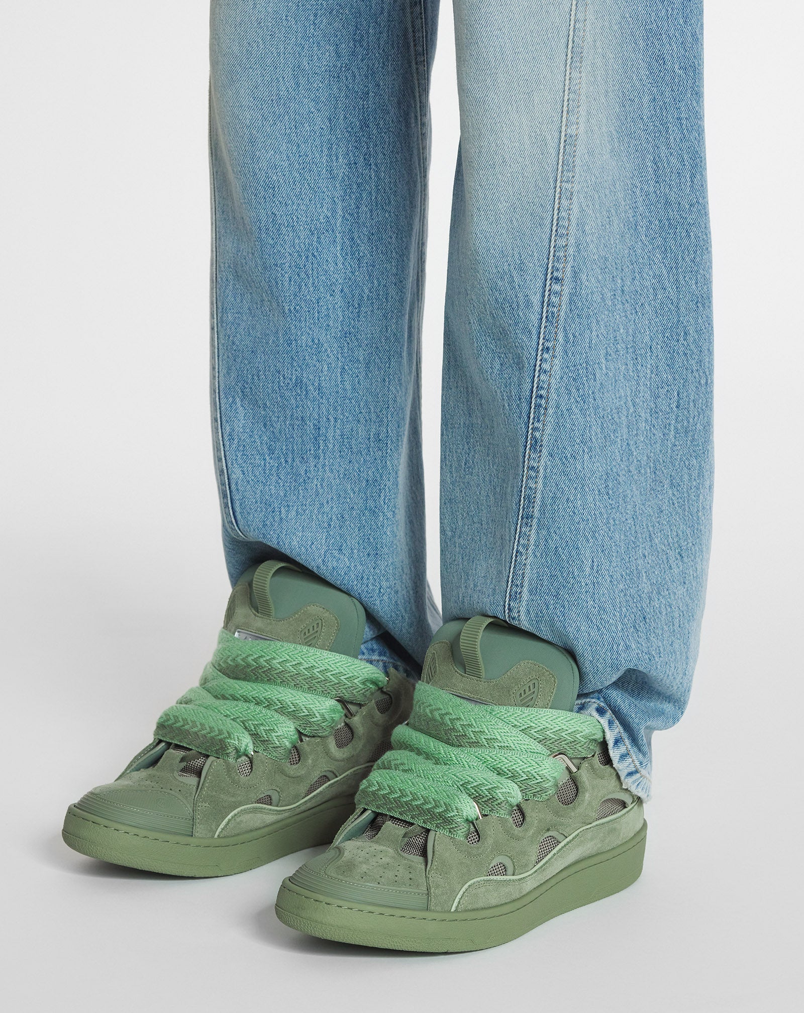 LEATHER CURB SNEAKERS