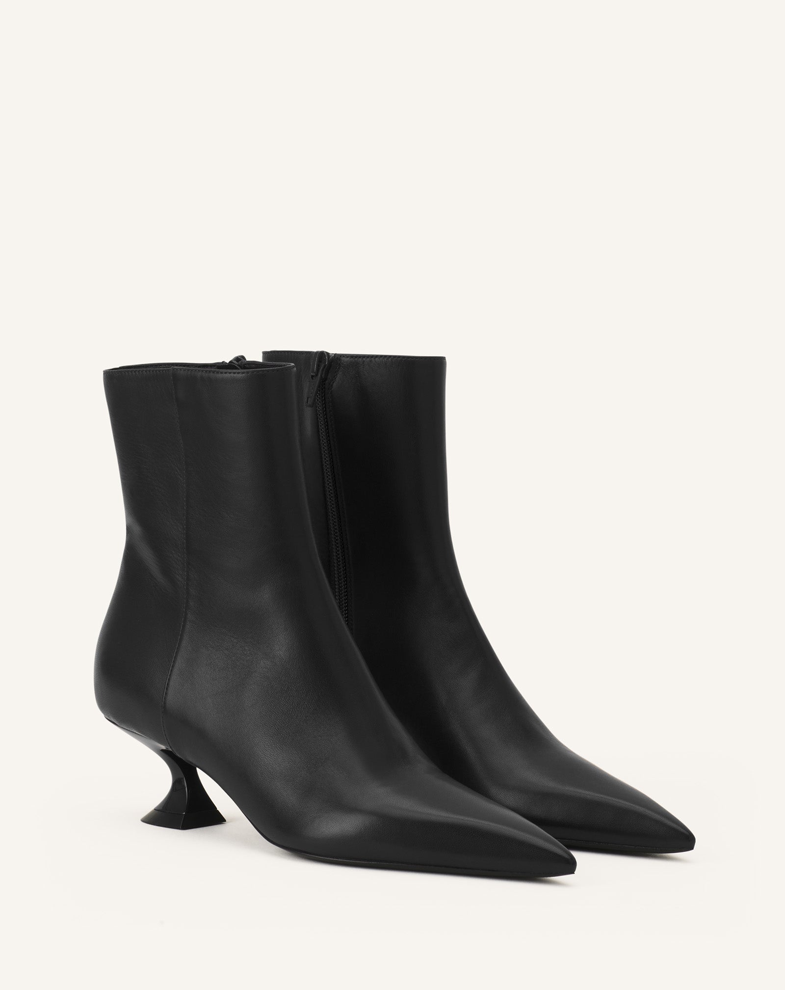 MIDNIGHT STEP ANKLE BOOT IN LEATHER
