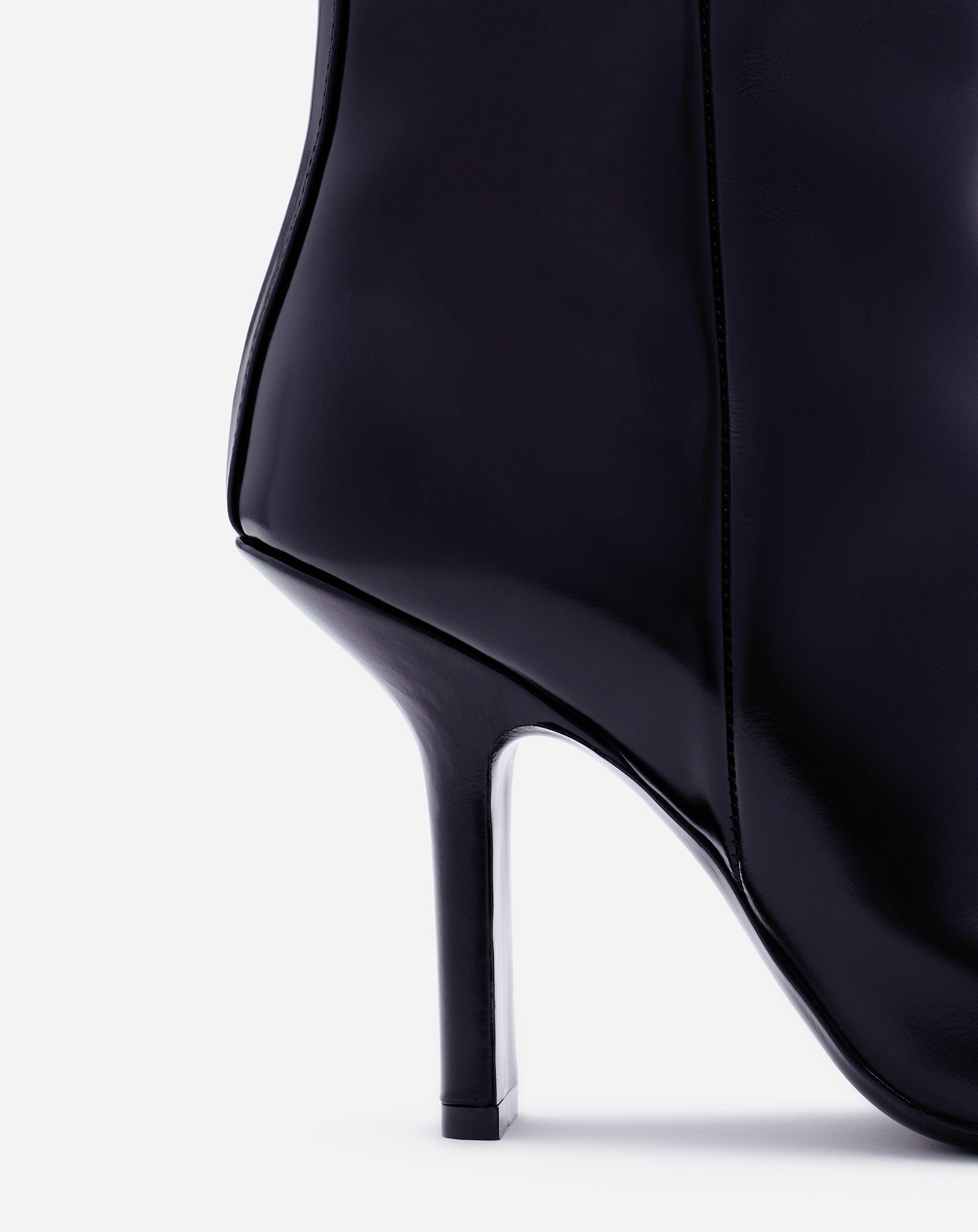 MESURE BOOTS IN GLOSSY LEATHER