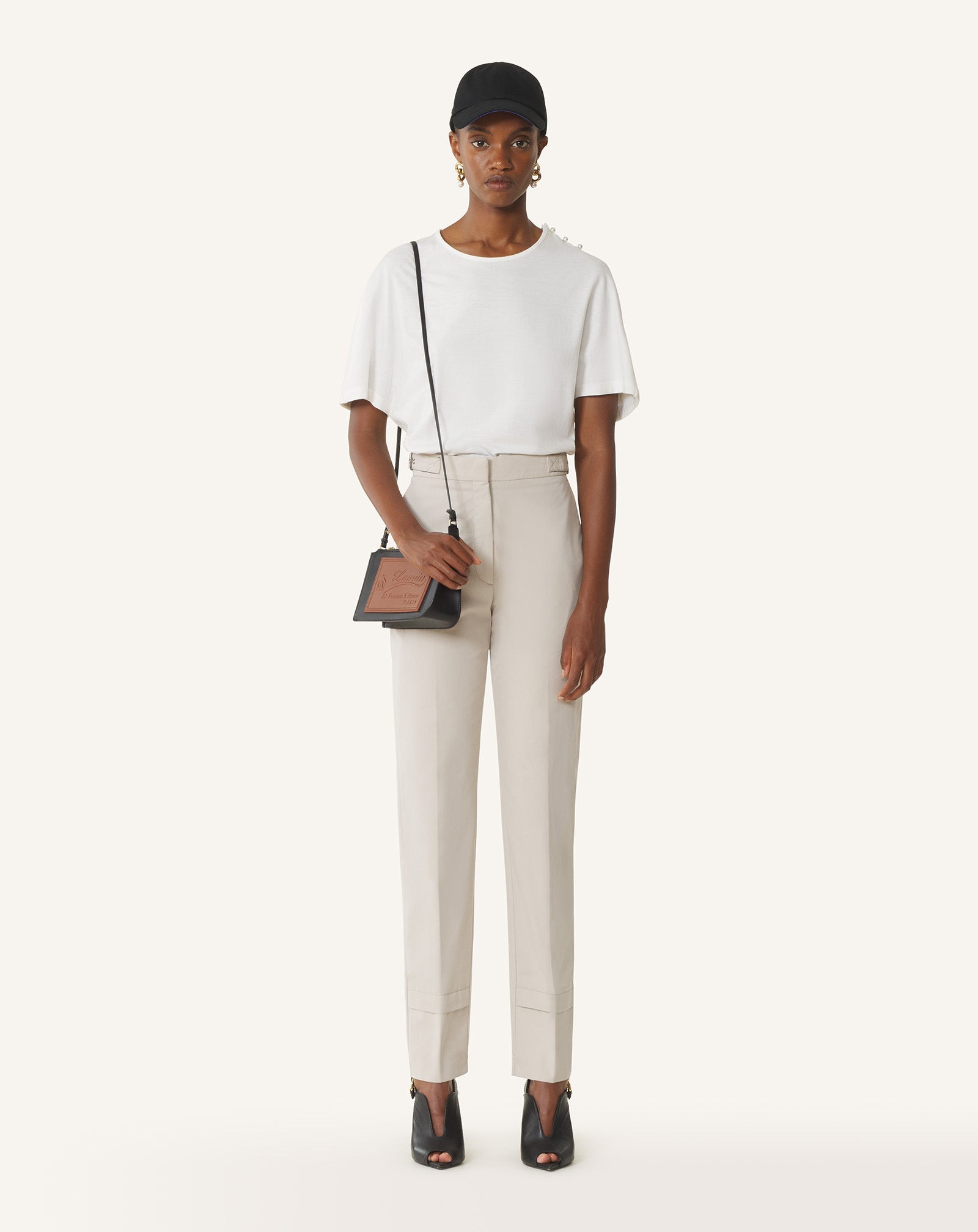 COMPAGNON SMALL ZIPPED SHOLDER BAG IN LEATHER