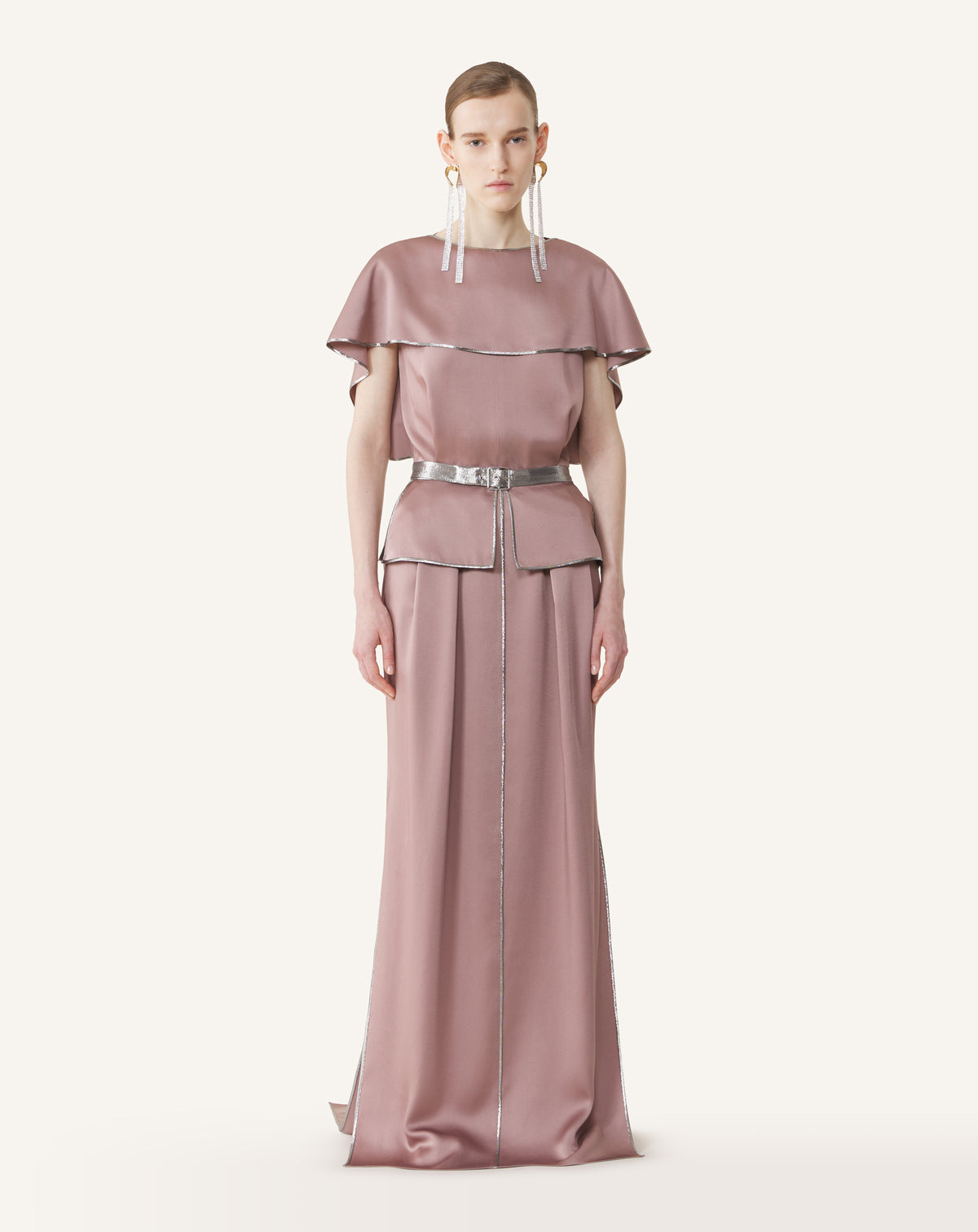ROBE LONGUE À BASQUE EN SATIN