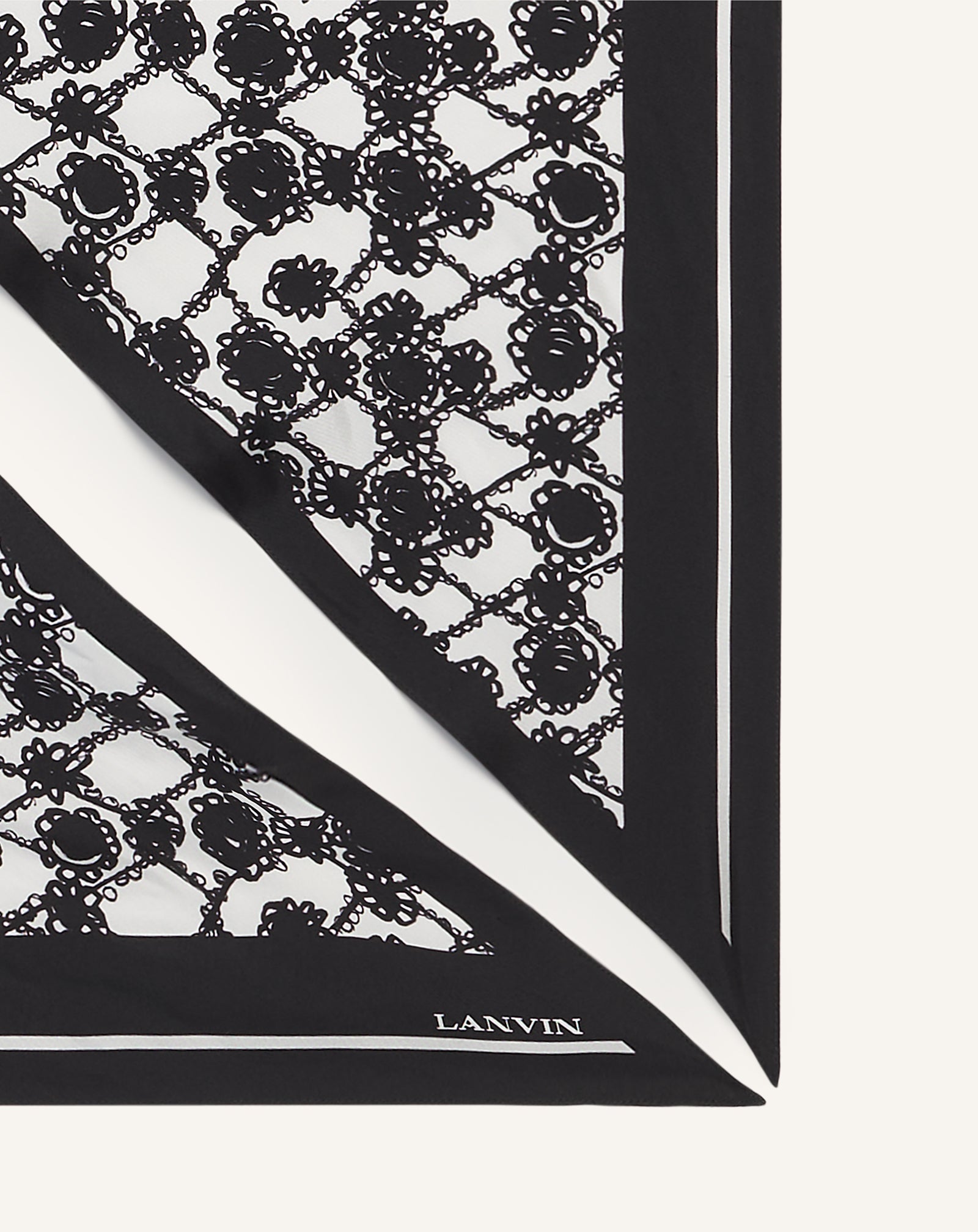 TOP BIJOU MOTIF MARGUERITES BLANC