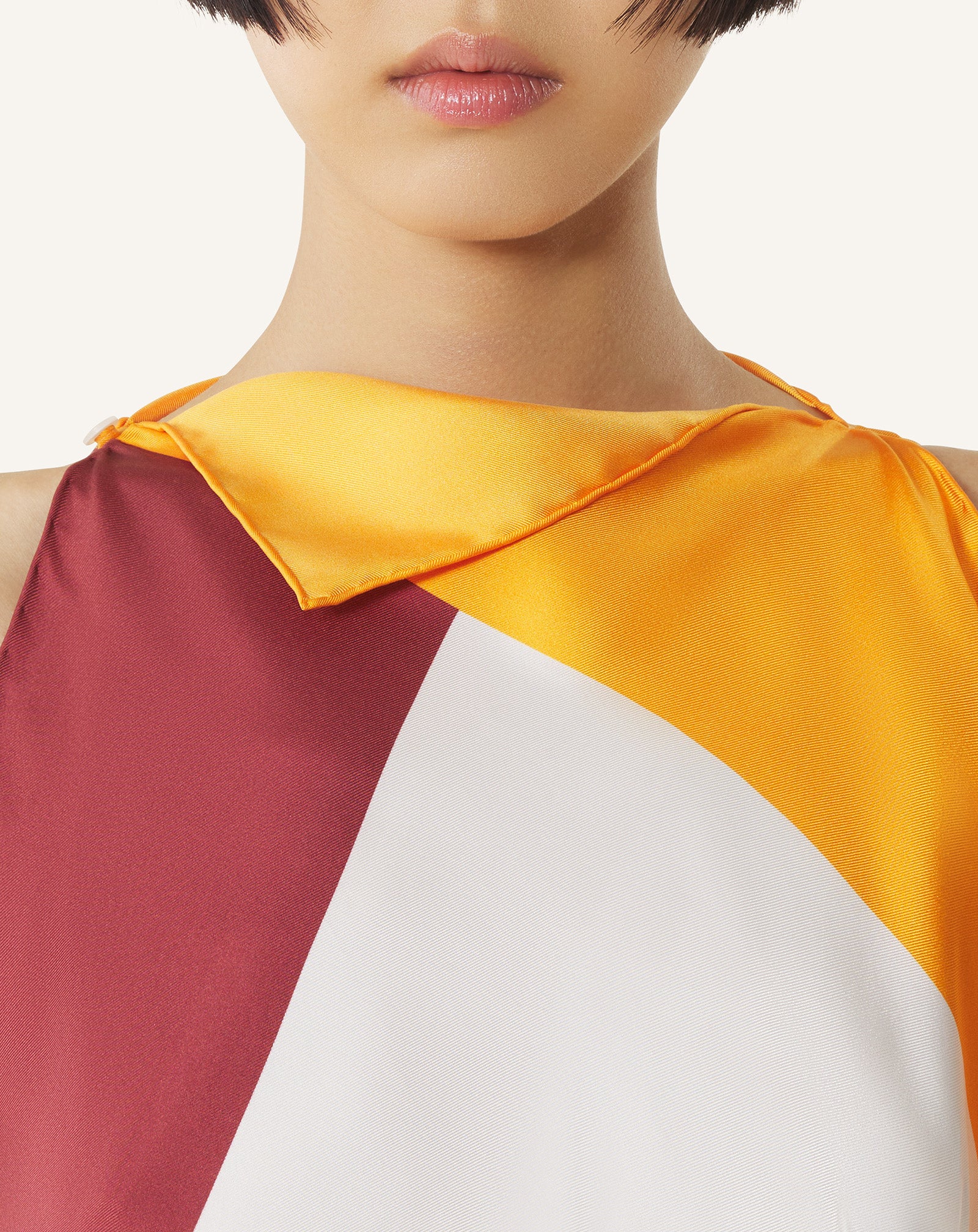 GRAPHIC PRINT SILK TOP