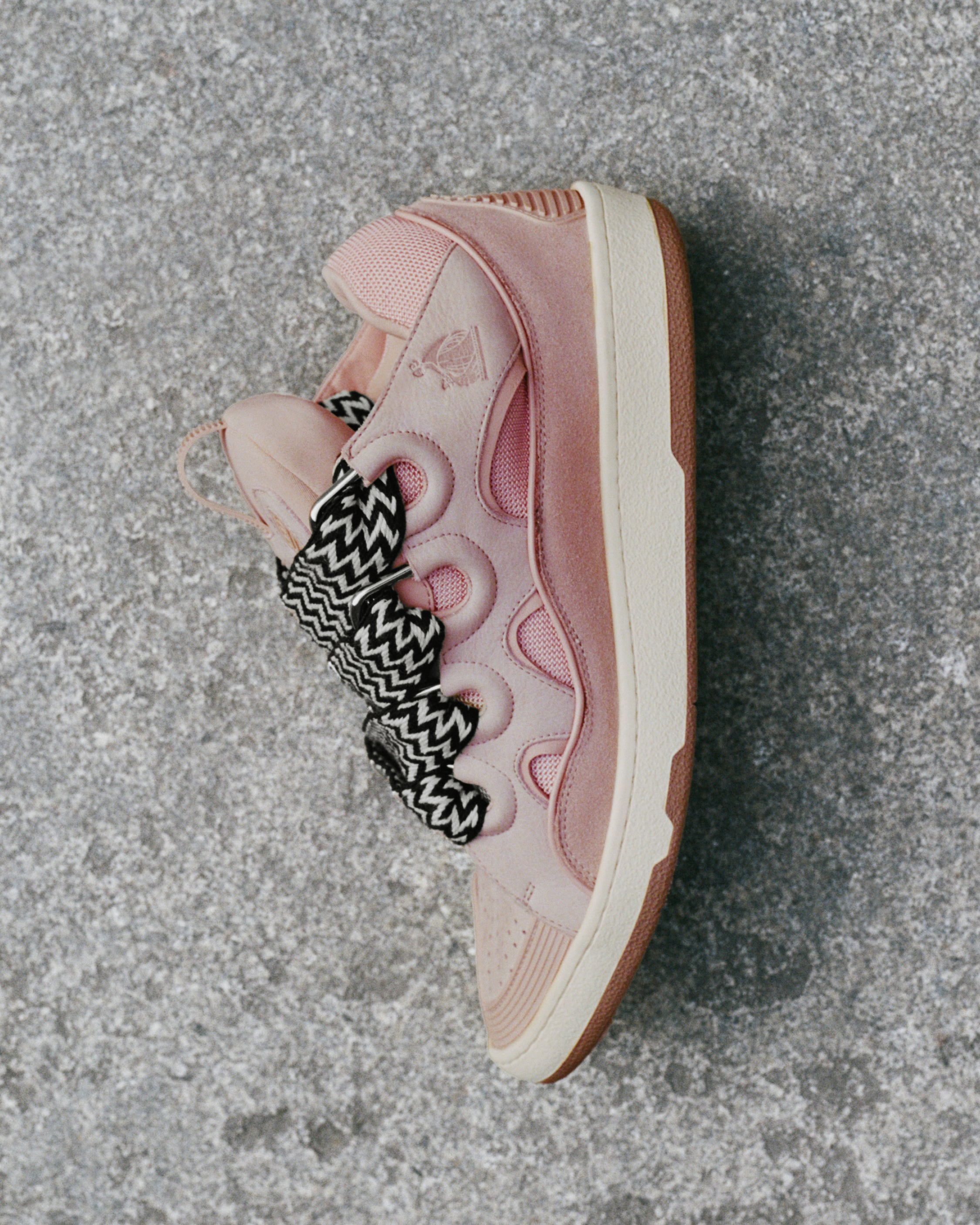 Curb Sneakers For Women