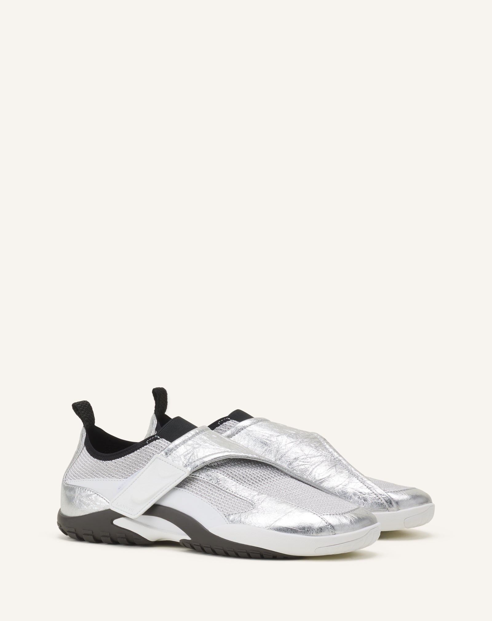 SNEAKER LNV1 EN CUIR METALLISE FROISSE NOIR
