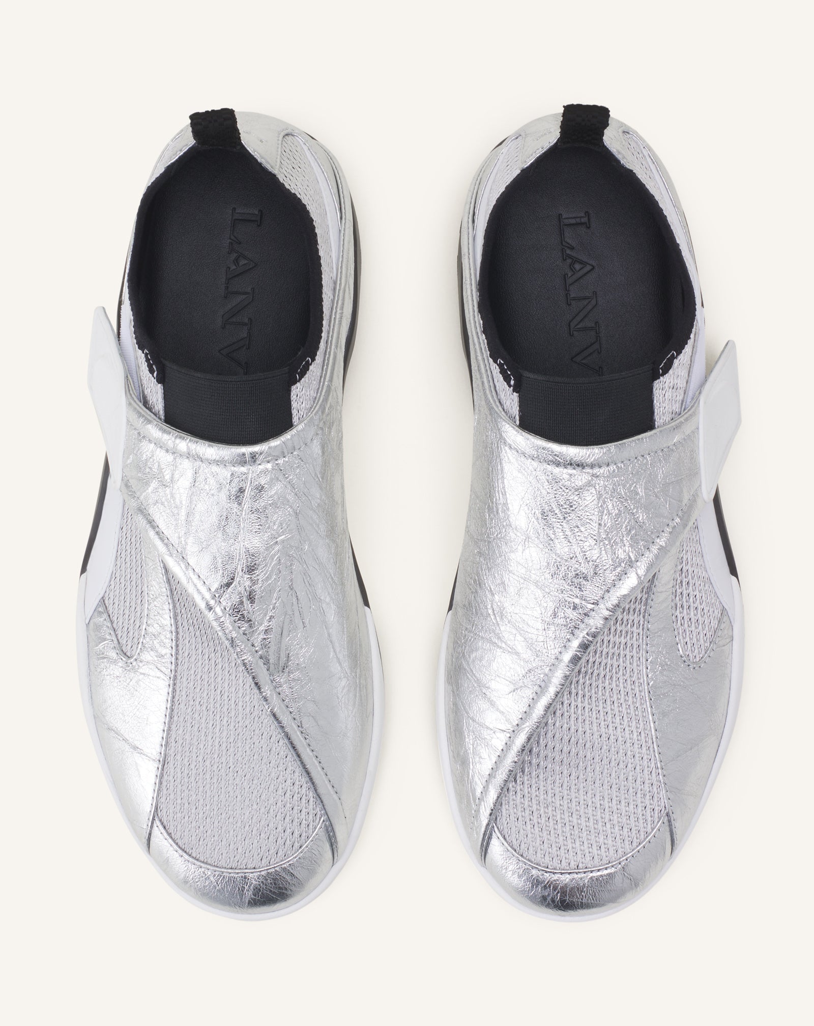 SNEAKER LNV1 EN CUIR METALLISE FROISSE NOIR