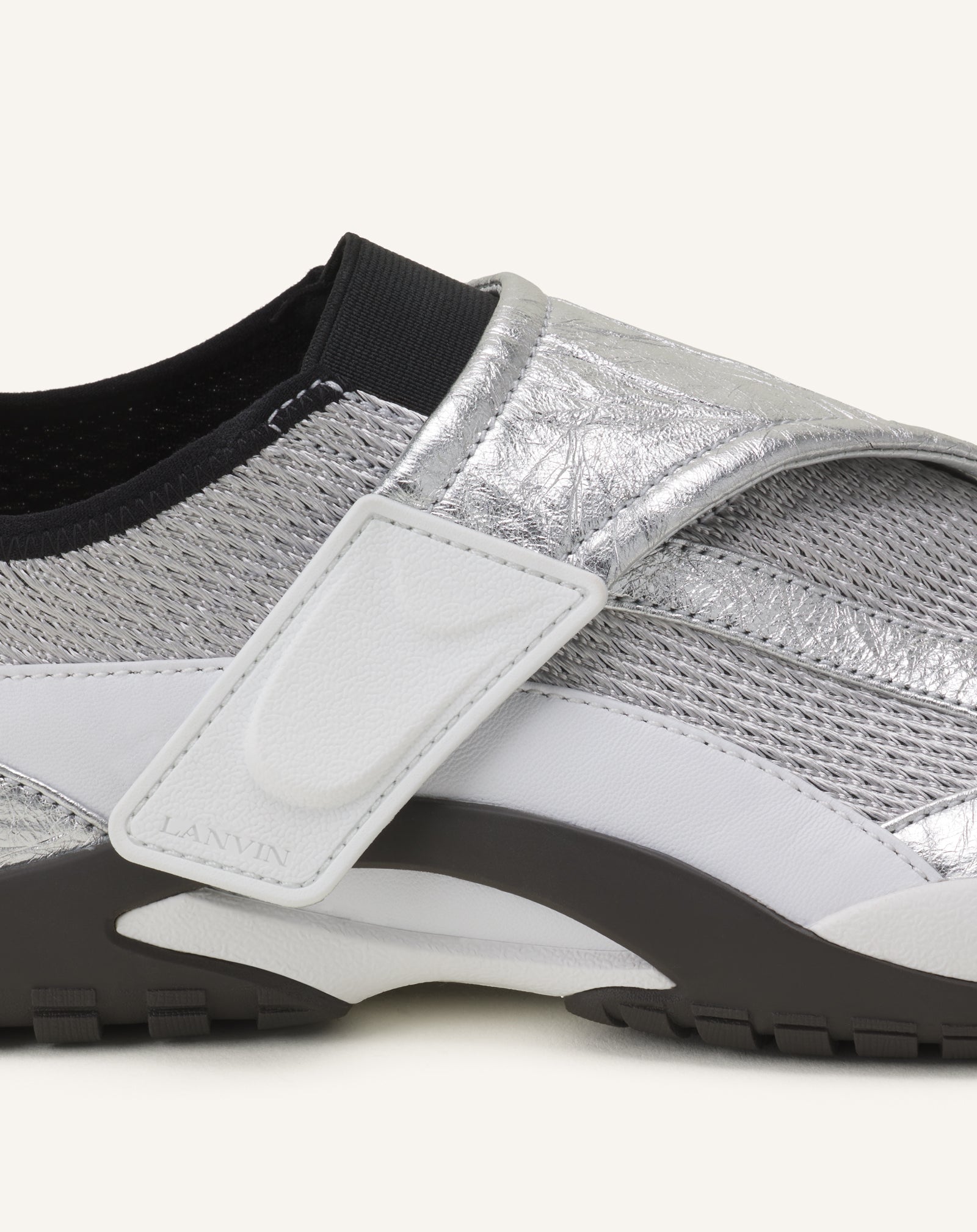 SNEAKER LNV1 EN CUIR METALLISE FROISSE NOIR