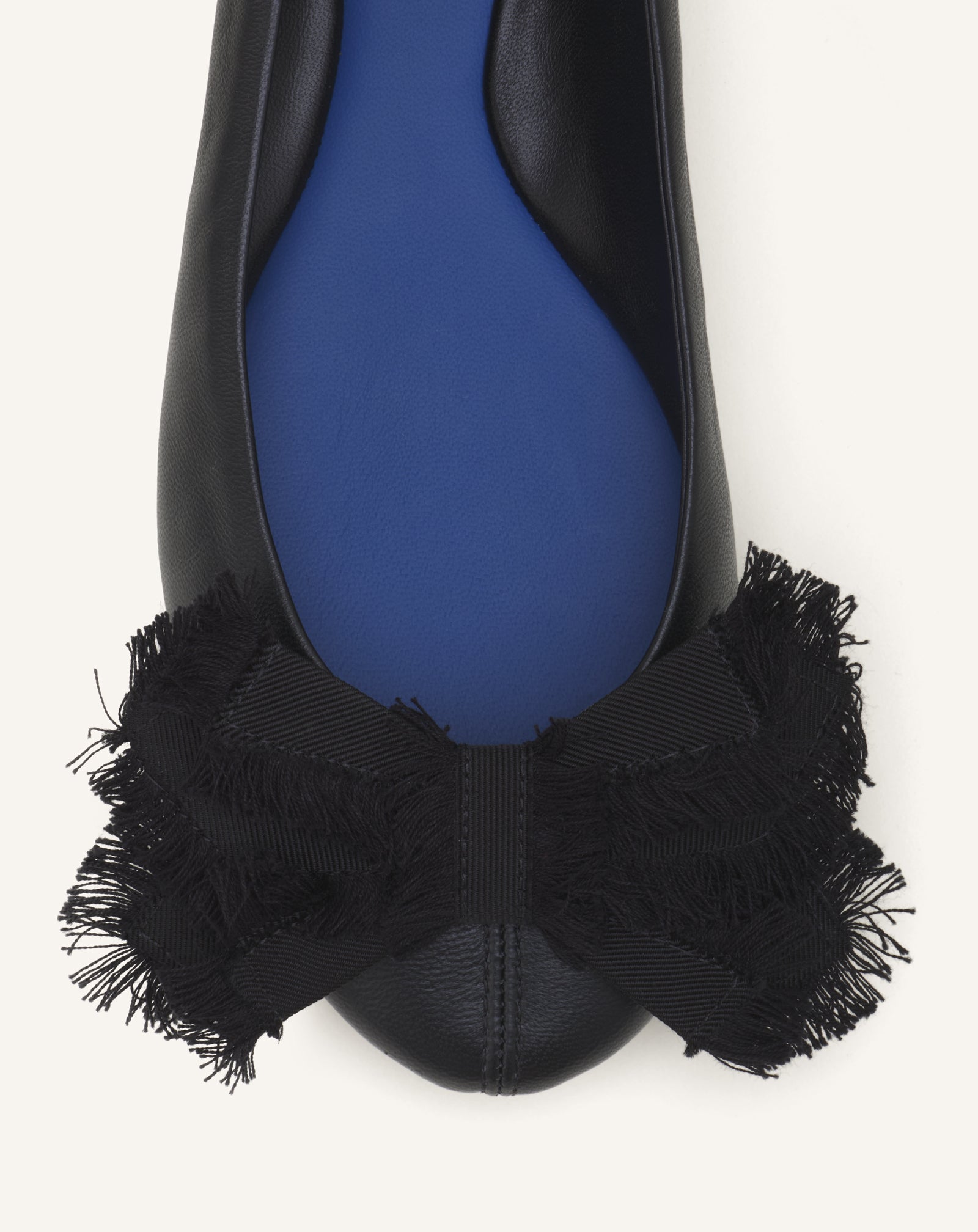 LA BALLERINE NOEUD NOIR
