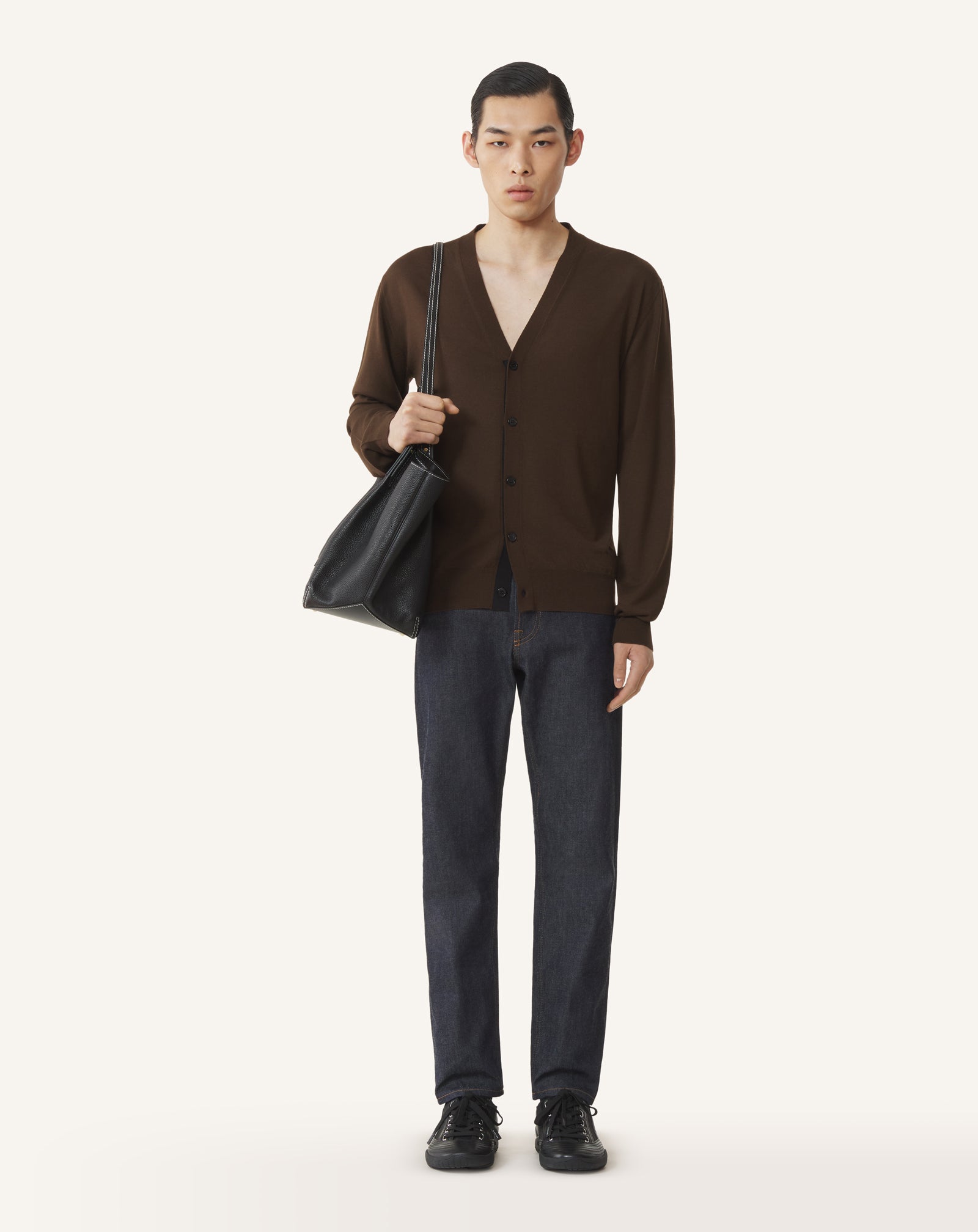 BLACK CLASSIC CARDIGAN IN MERINO WOOL