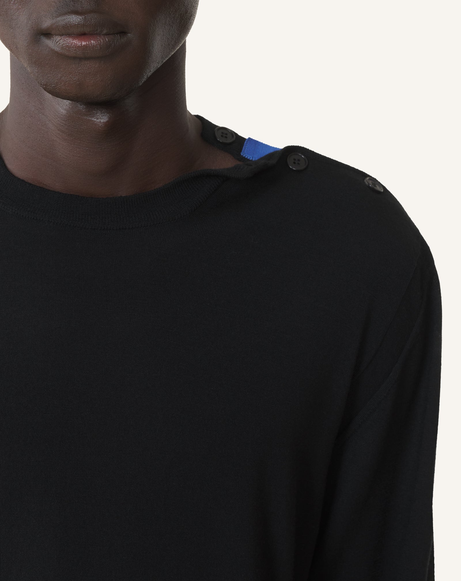 PULL CLASSIQUE EN LAINE MÉRINOS NOIR