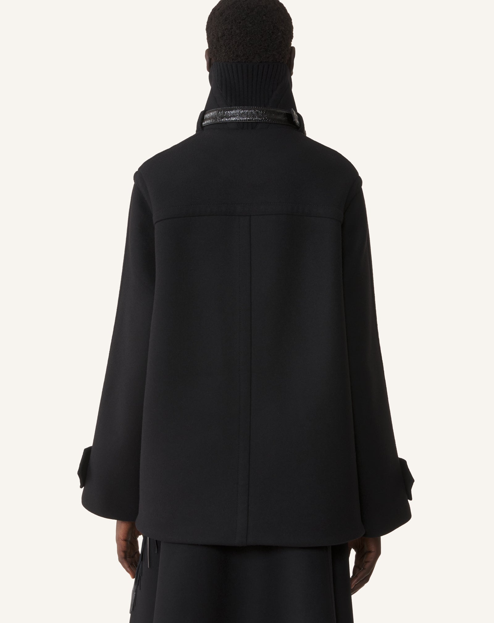 BLACK SHORT WOOL COAT WITH STAND-UP COLLAR