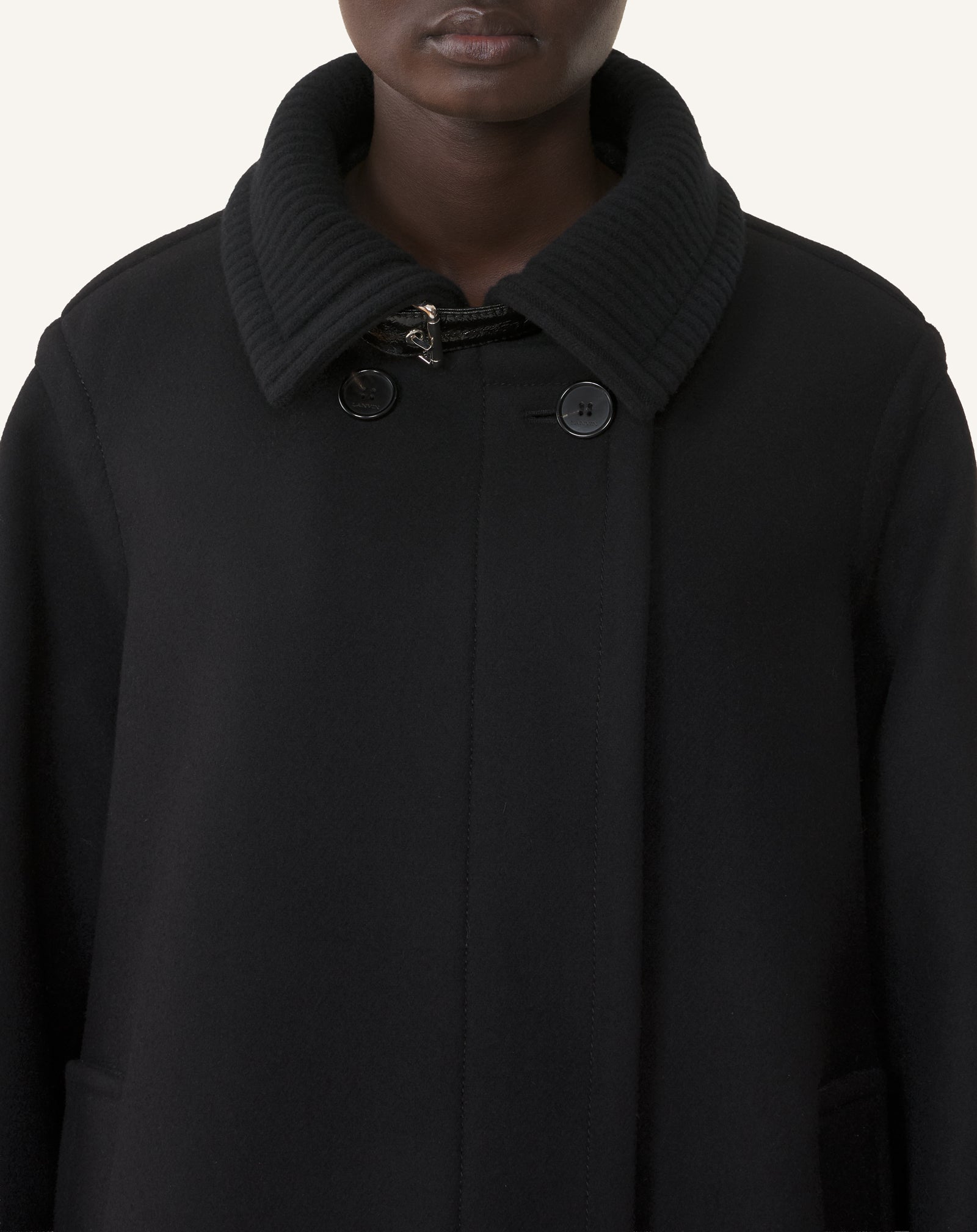 BLACK SHORT WOOL COAT WITH STAND-UP COLLAR