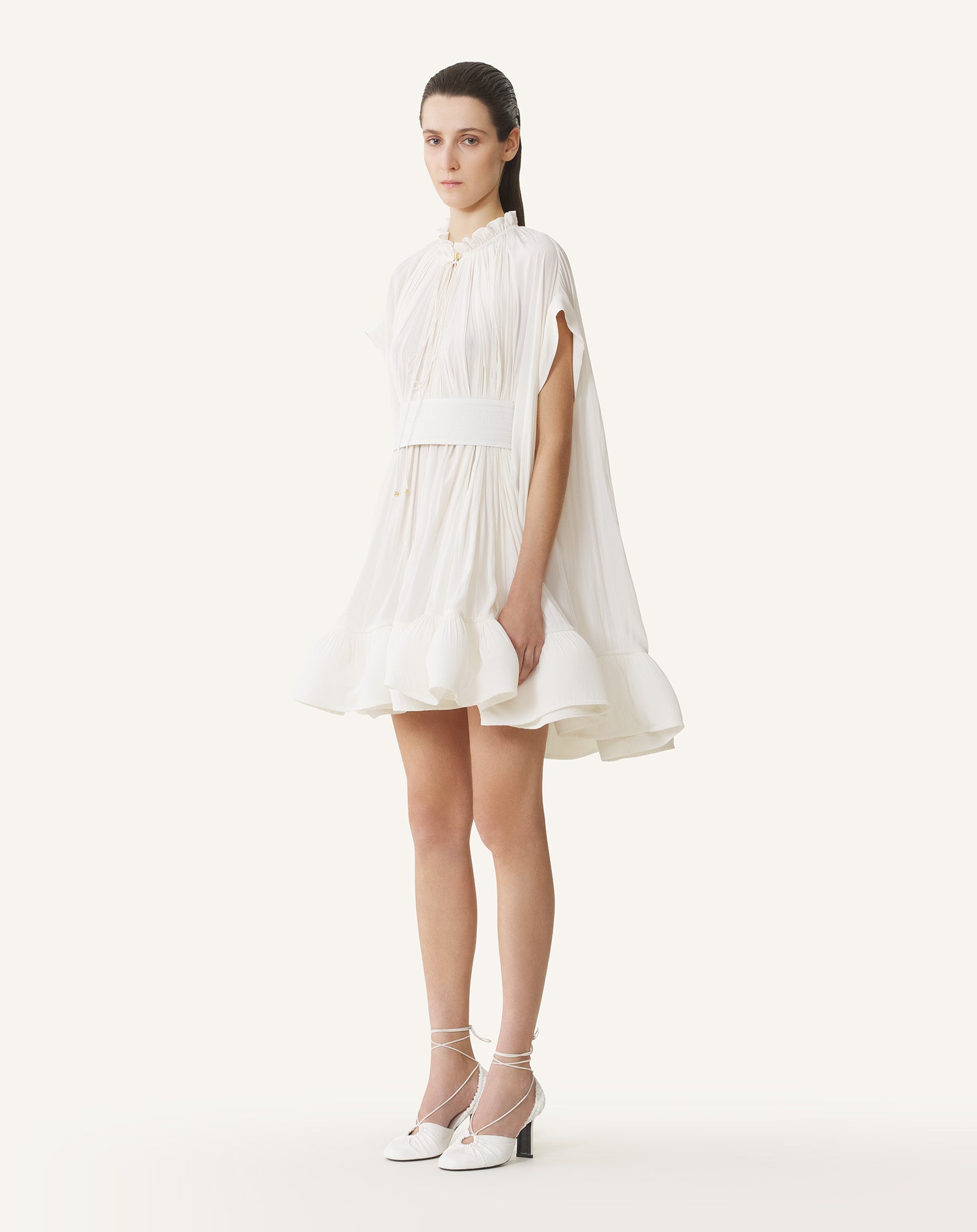 ROBE COURTE EN CHARMEUSE BLANC