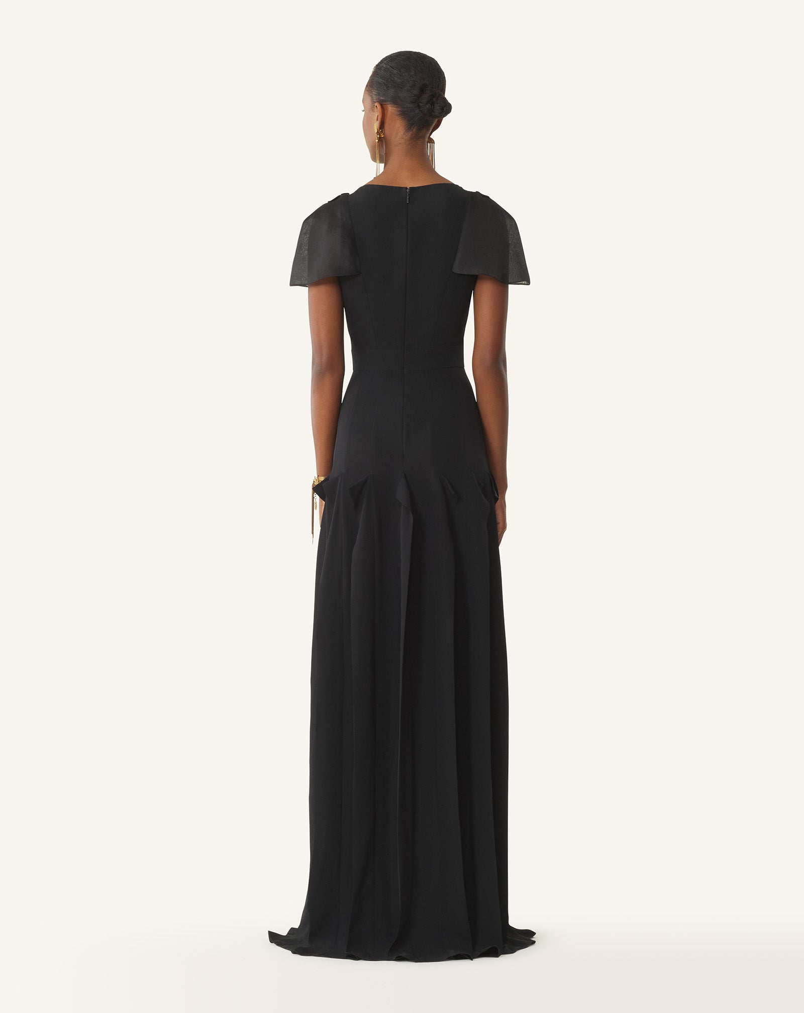 ROBE À PLASTRON BRODÉ EN GEORGETTE DE SOIE NOIR