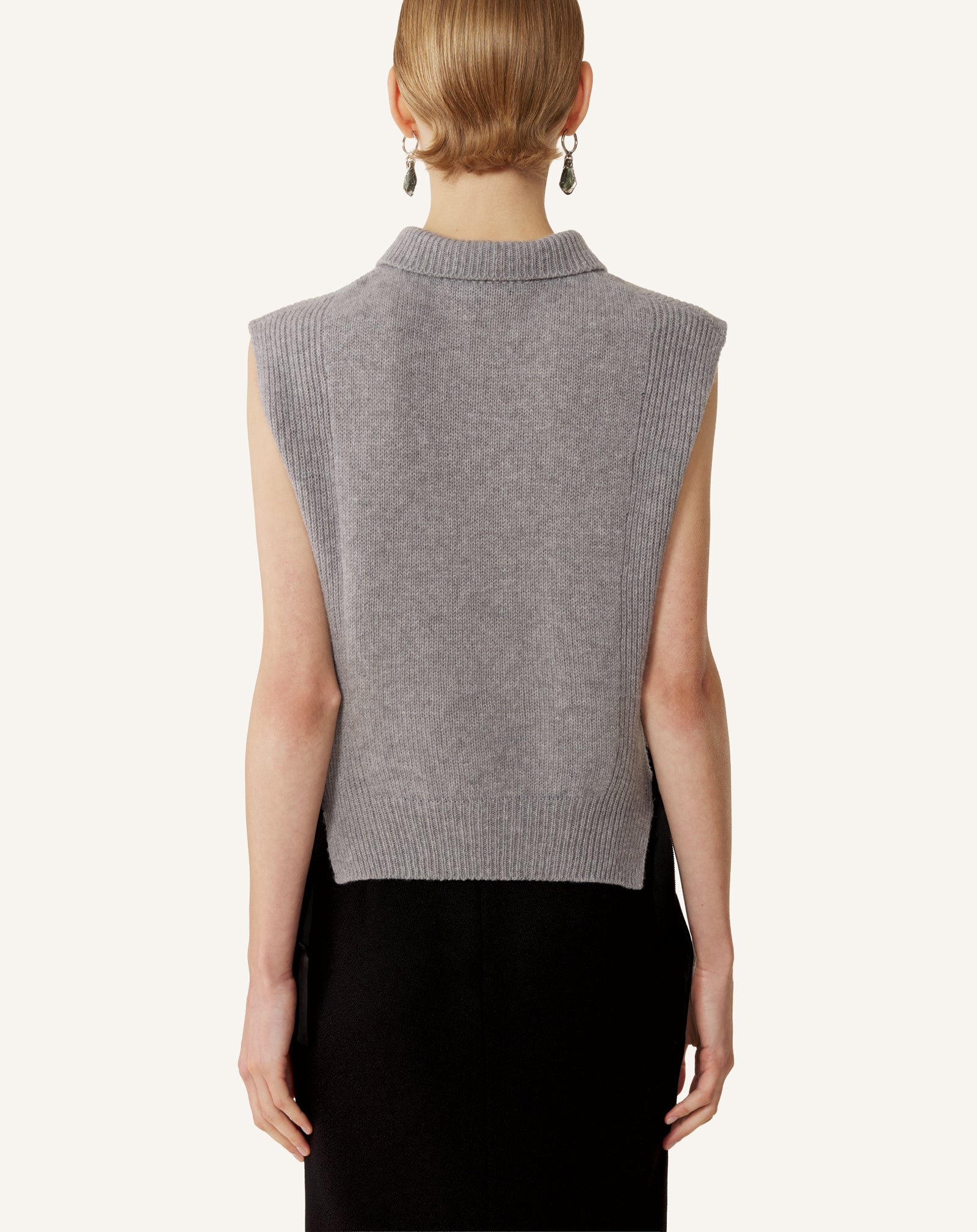 SLEEVELESS CASHMERE SWEATER