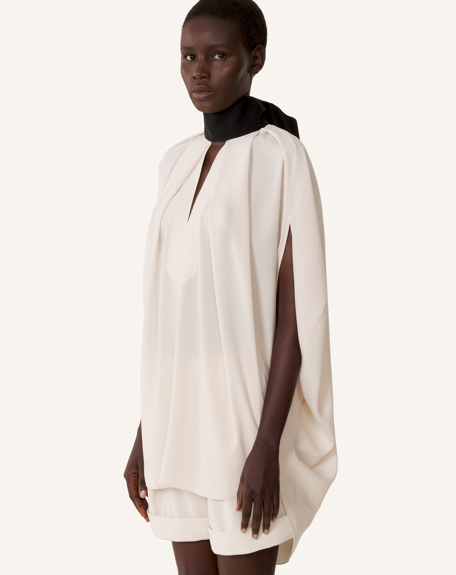 HAUT AMPLE À NŒUD EN CRÊPE BLANC