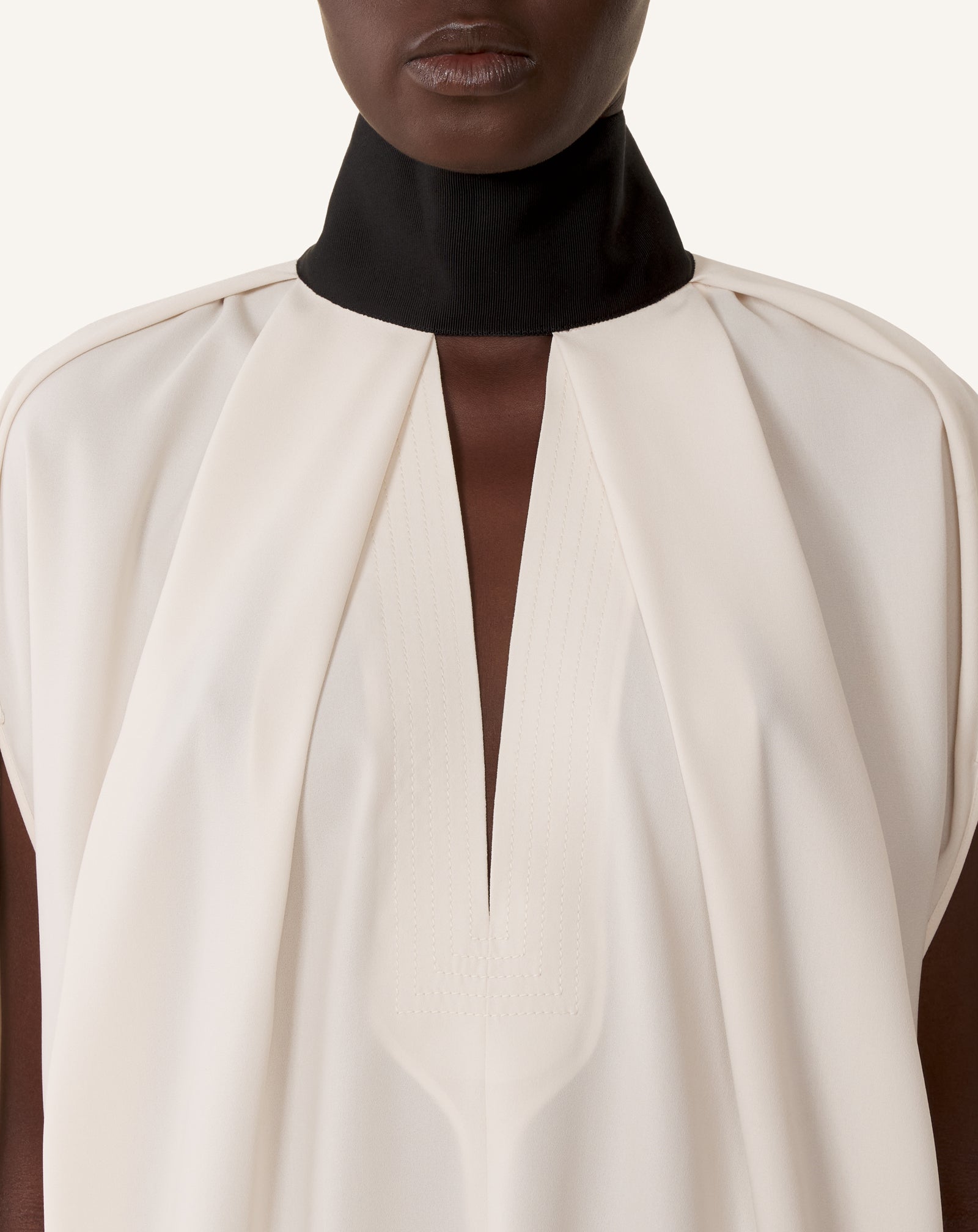 HAUT AMPLE À NŒUD EN CRÊPE BLANC