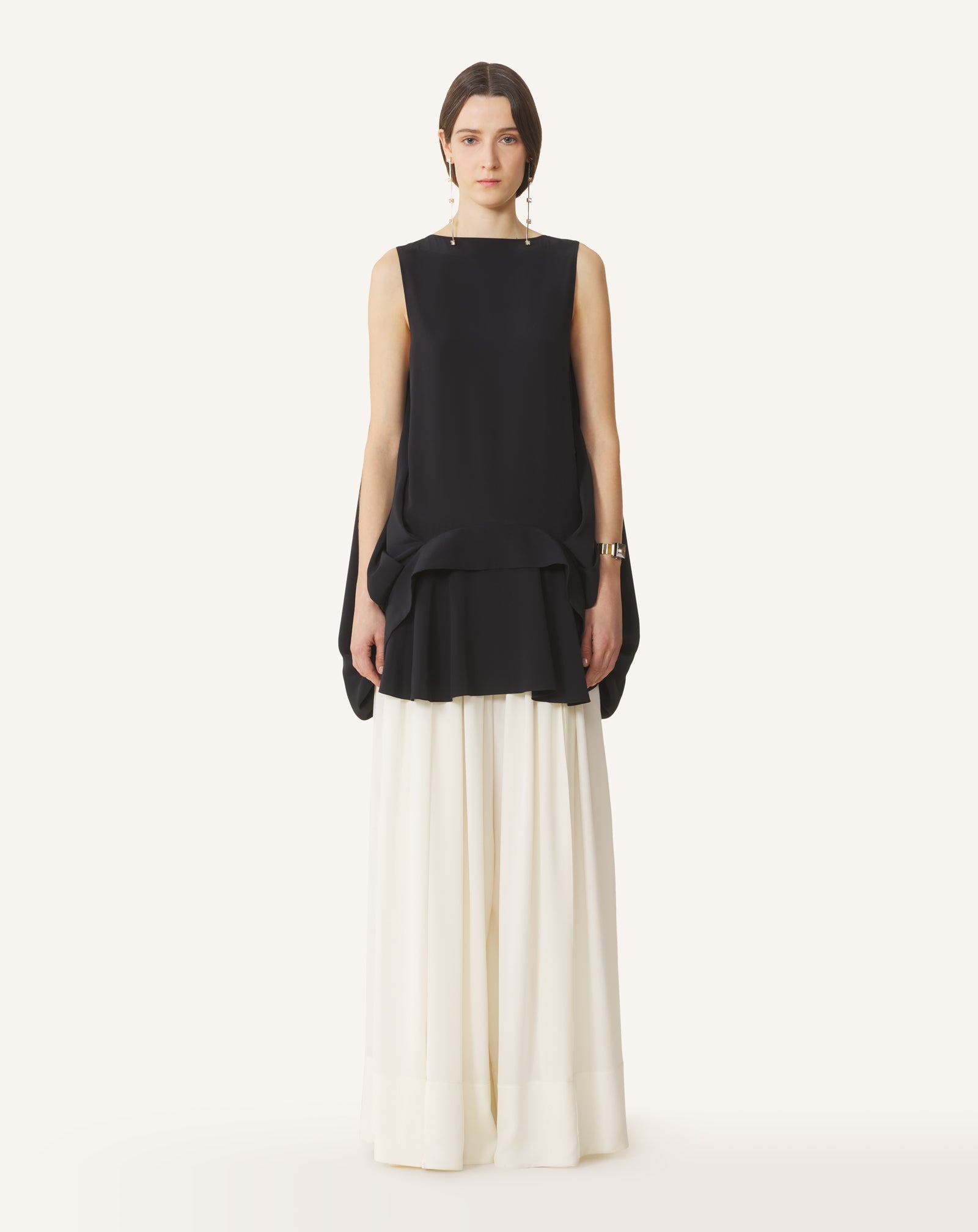 BLACK SLEEVELESS BALLOON TOP IN SILK CREPE
