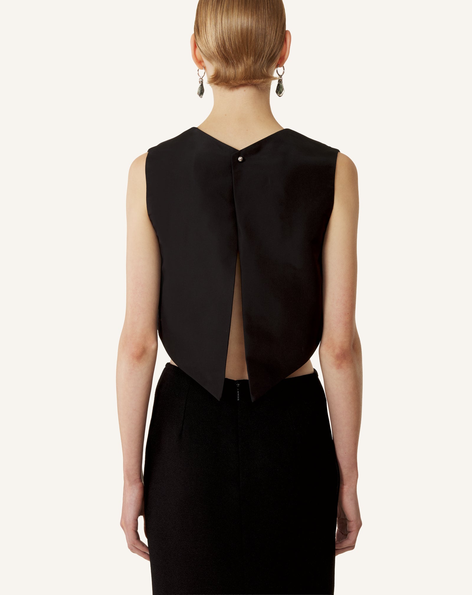 HAUT COURT EN FAILLE DE SOIE NOIR