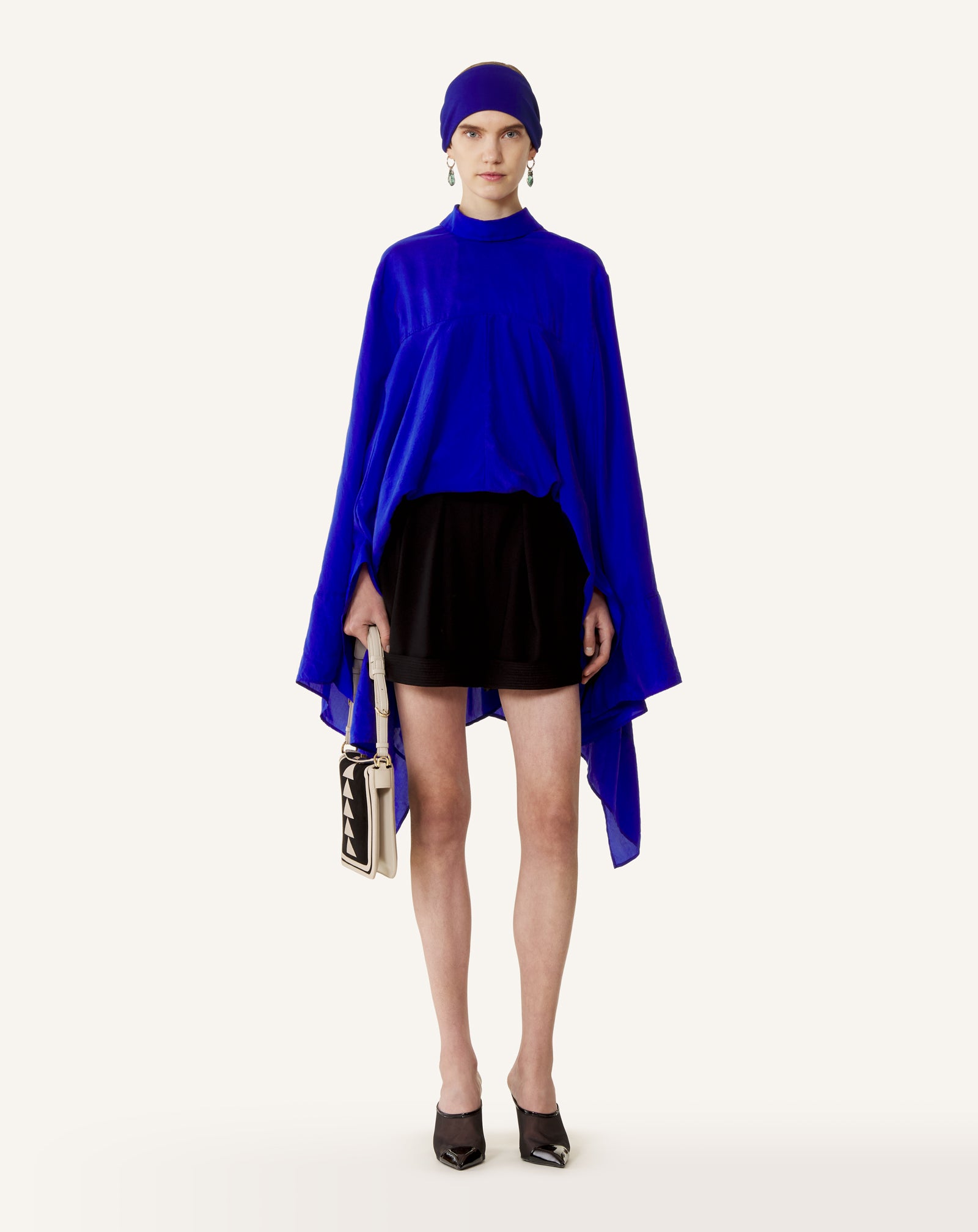HAUT AMPLE EN SOIE BLEU