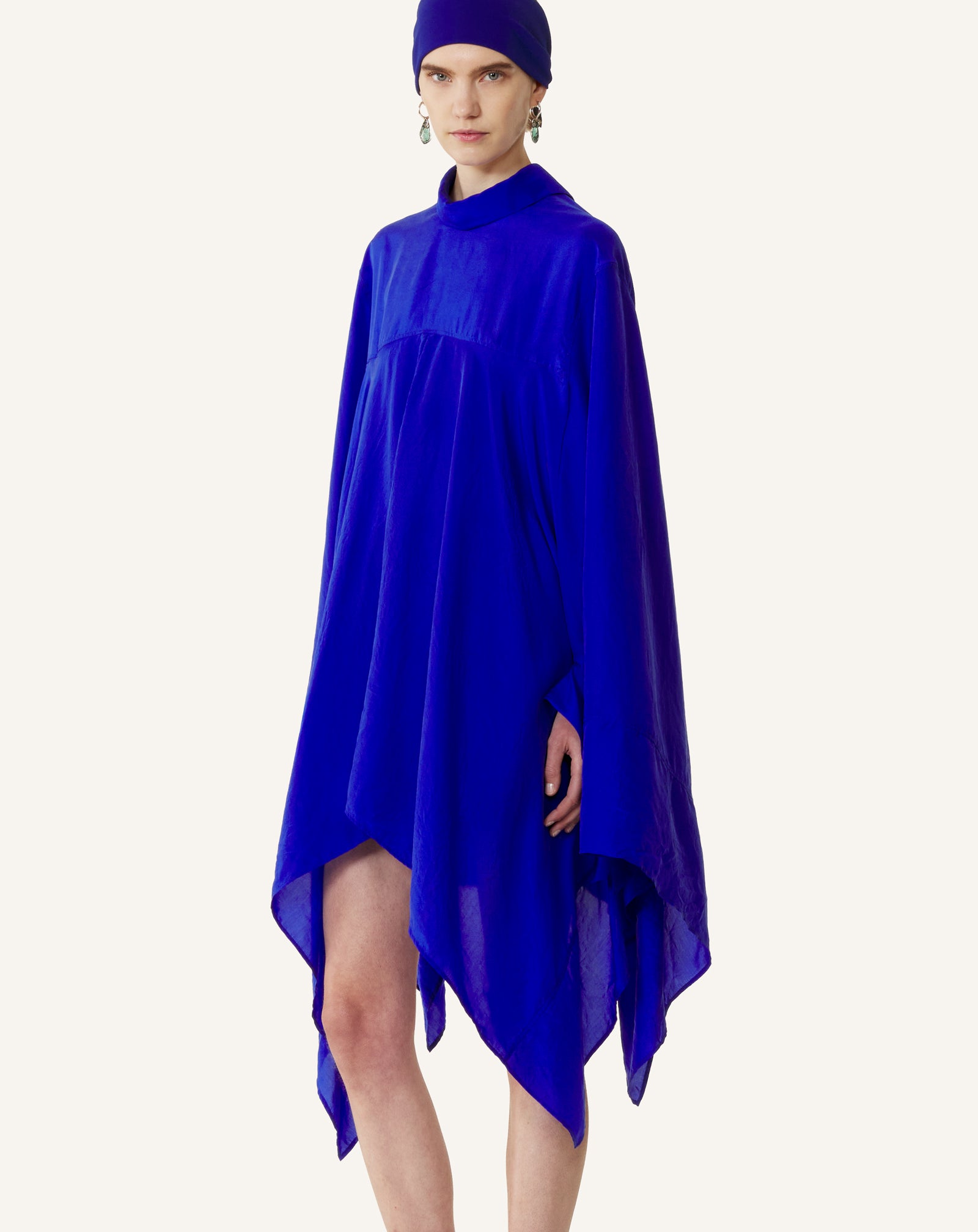 HAUT AMPLE EN SOIE BLEU