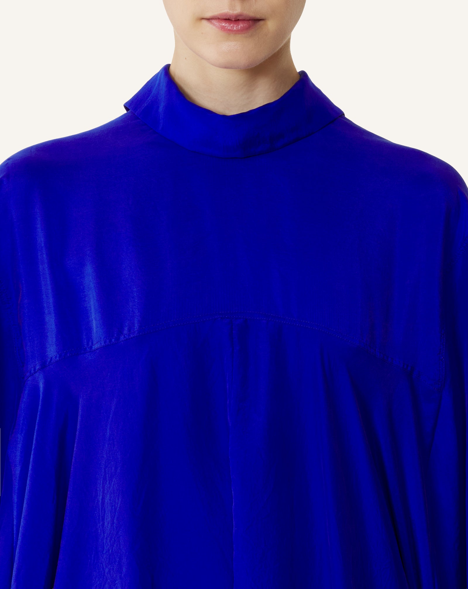 HAUT AMPLE EN SOIE BLEU