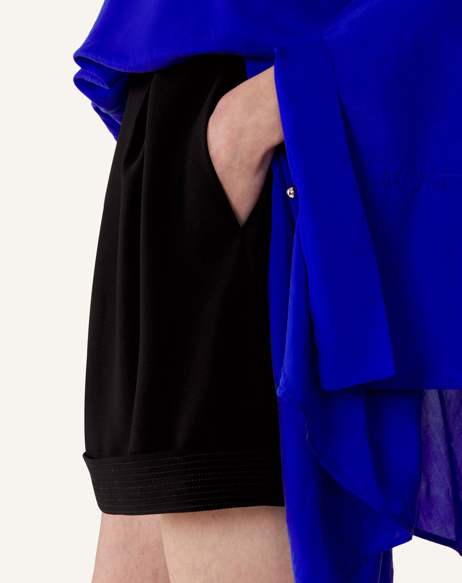 HAUT AMPLE EN SOIE BLEU